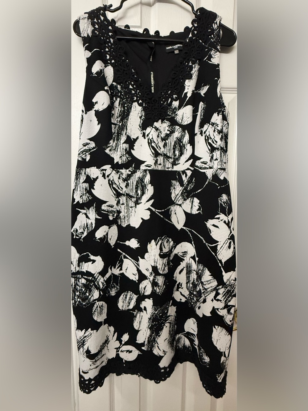 Karl Lagerfeld Black and White Floral Crochet V‑Neck Dress sz14 (SKU0105)